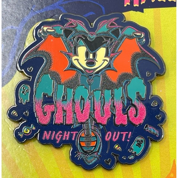 Disney Parks 4 Pin Halloween Starter Set 2023 Mickey Ghouls Vampire Bats Pumpkin - Picture 4 of 8
